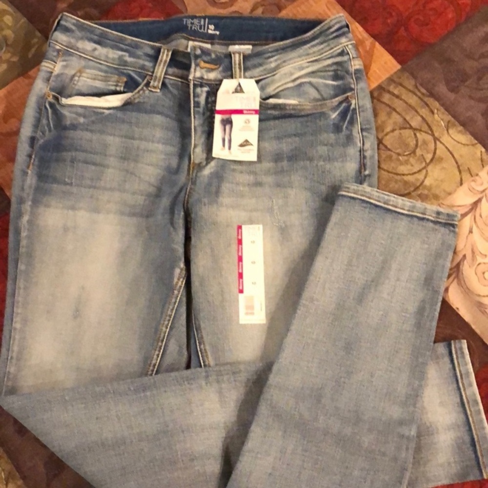 Time & Tru distressed skinny jeans NWT Size 10